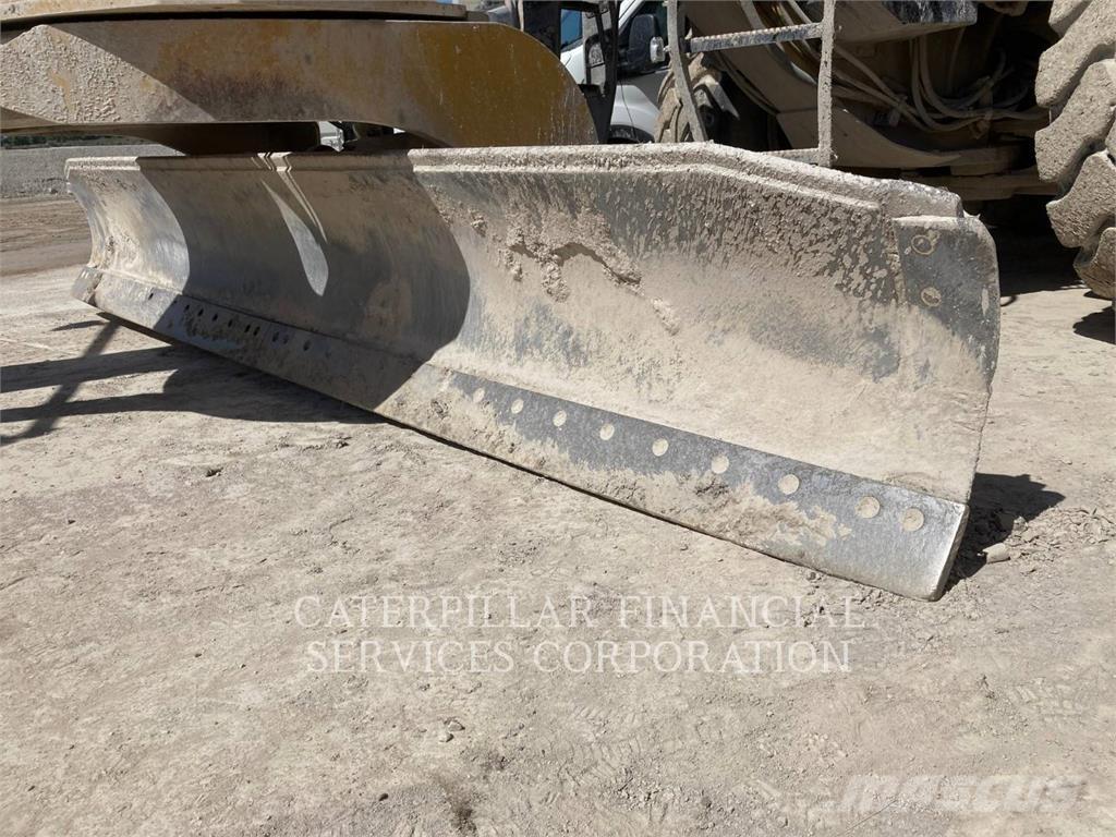 CAT 16M Grejdry