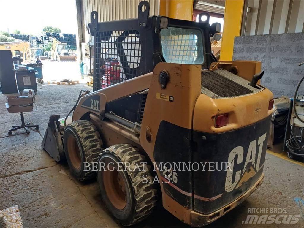 CAT 226 Smykem řízené nakladače