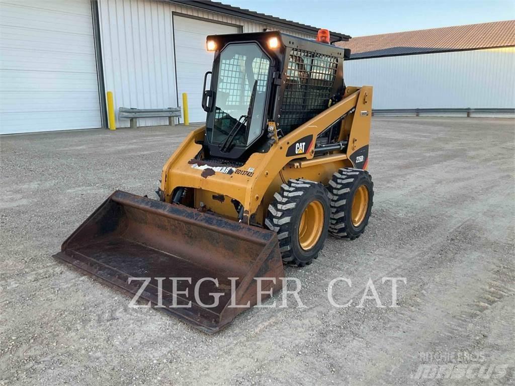 CAT 226B3 Smykem řízené nakladače