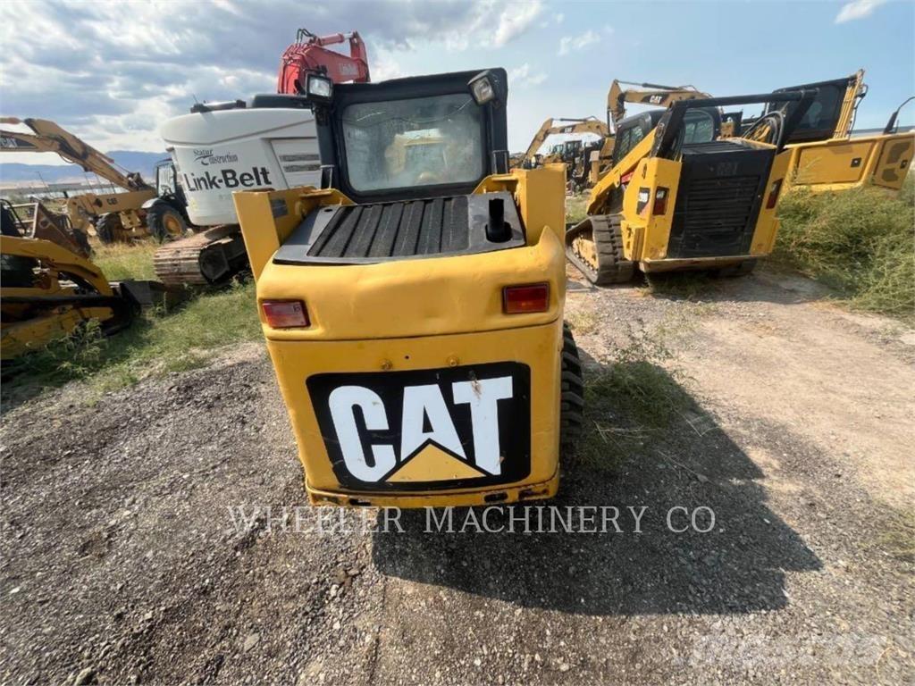 CAT 226B3 C3 Smykem řízené nakladače