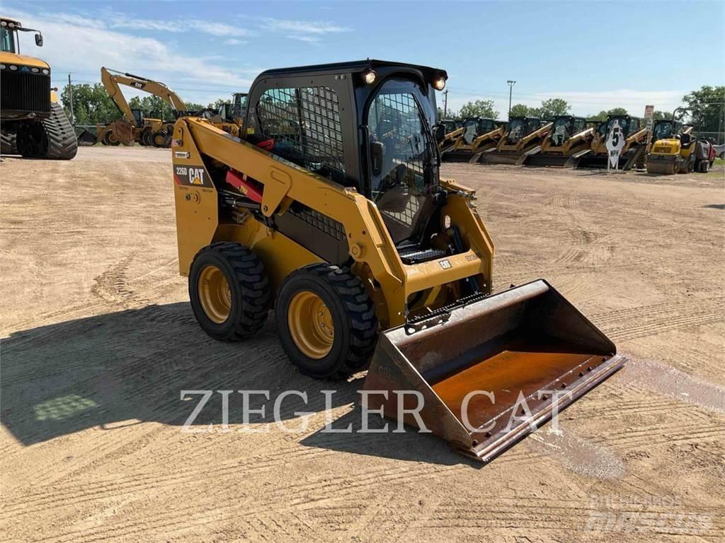 CAT 226D Smykem řízené nakladače