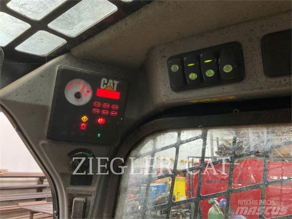 CAT 226D Smykem řízené nakladače