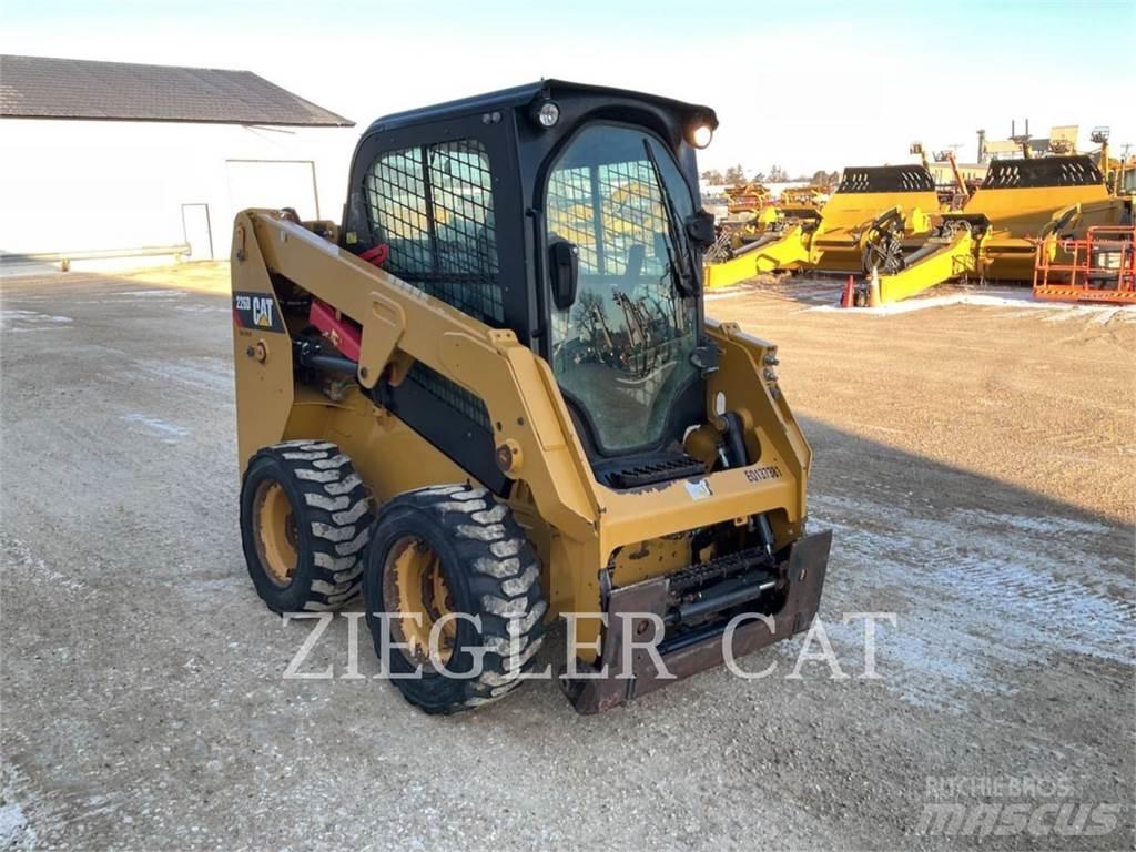 CAT 226D Smykem řízené nakladače
