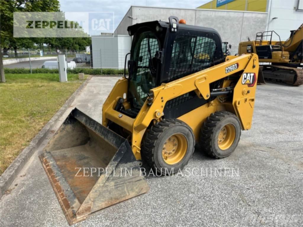 CAT 226D Smykem řízené nakladače