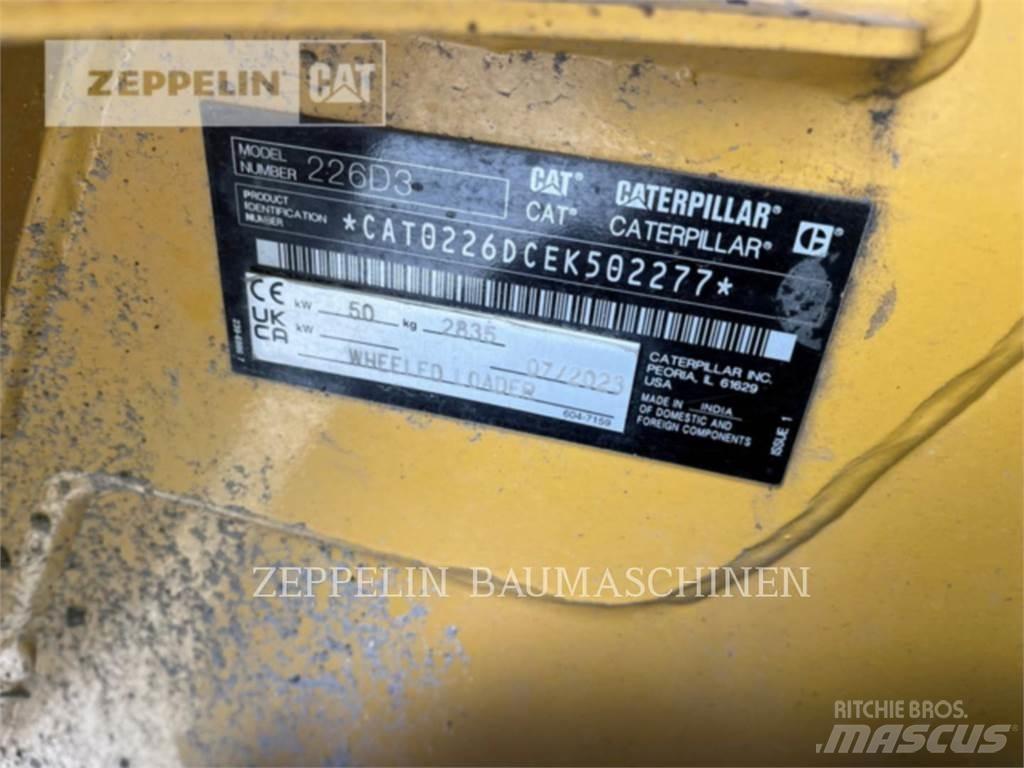 CAT 226D Smykem řízené nakladače