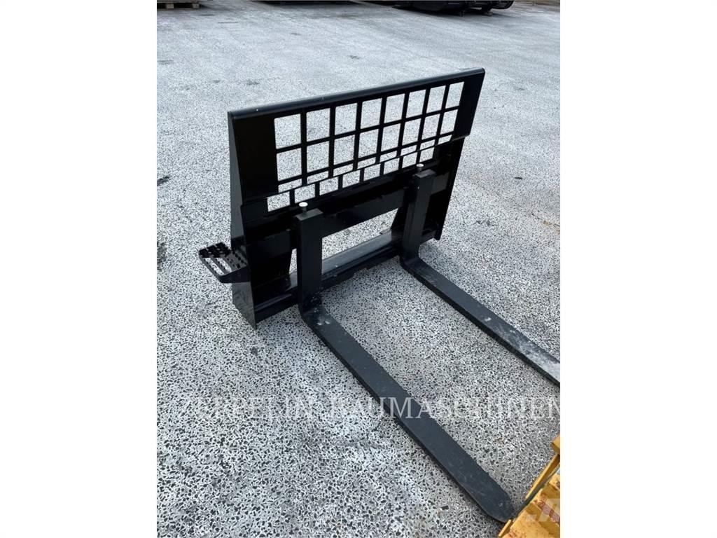 CAT 226D Smykem řízené nakladače