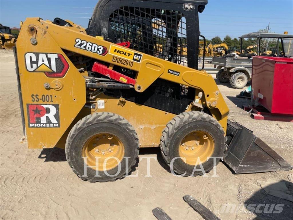 CAT 226D Smykem řízené nakladače