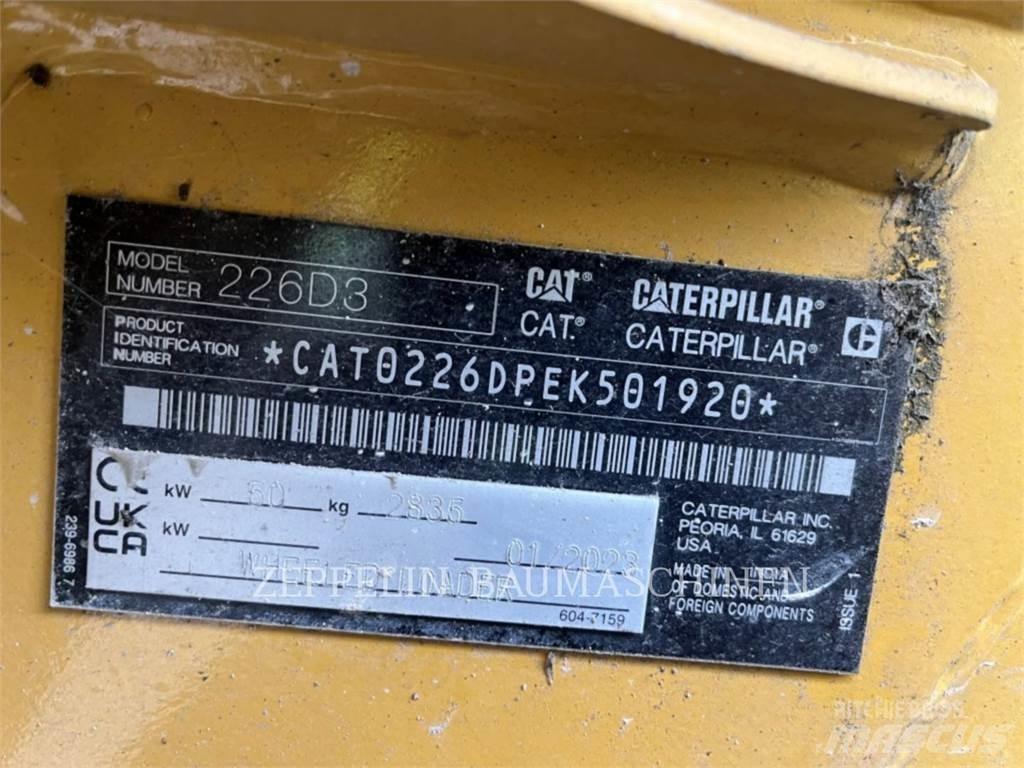 CAT 226D Smykem řízené nakladače