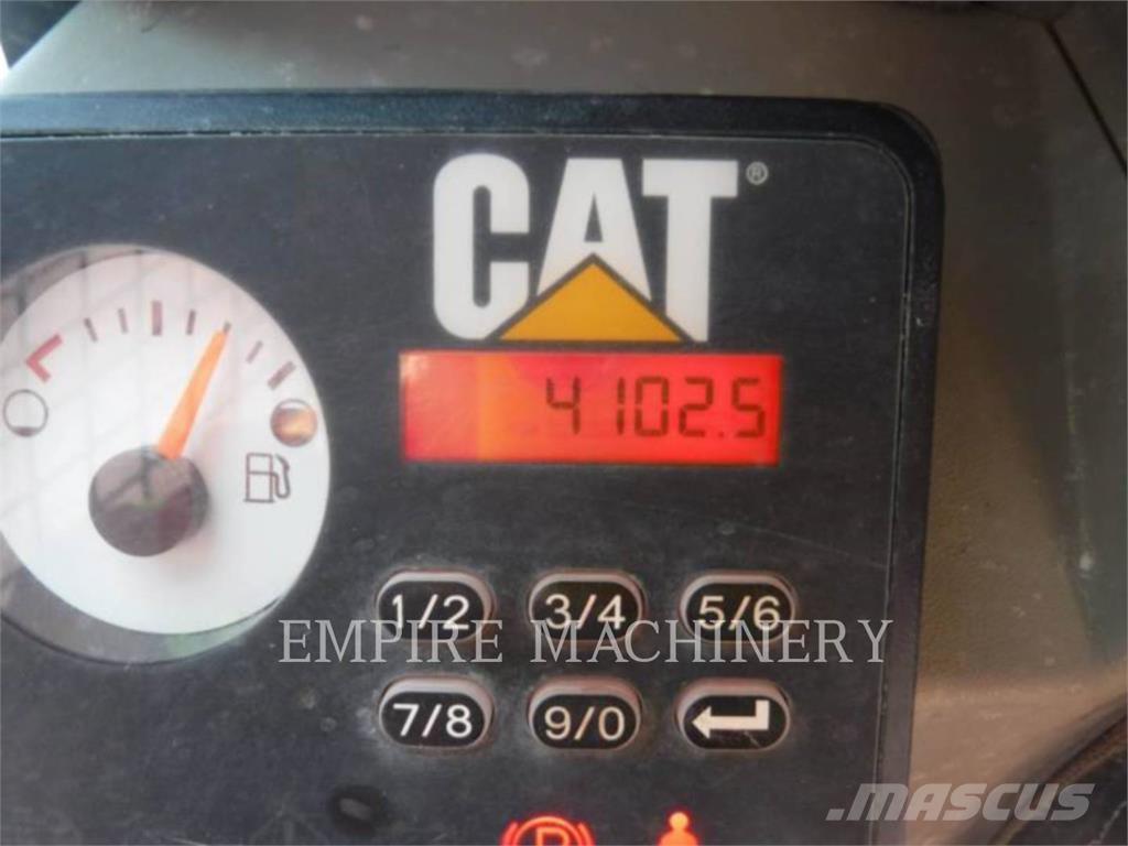 CAT 226D Smykem řízené nakladače