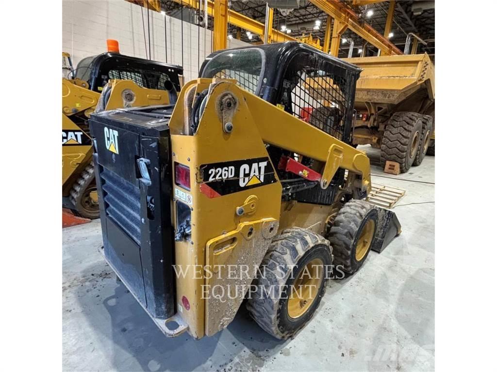 CAT 226D Smykem řízené nakladače