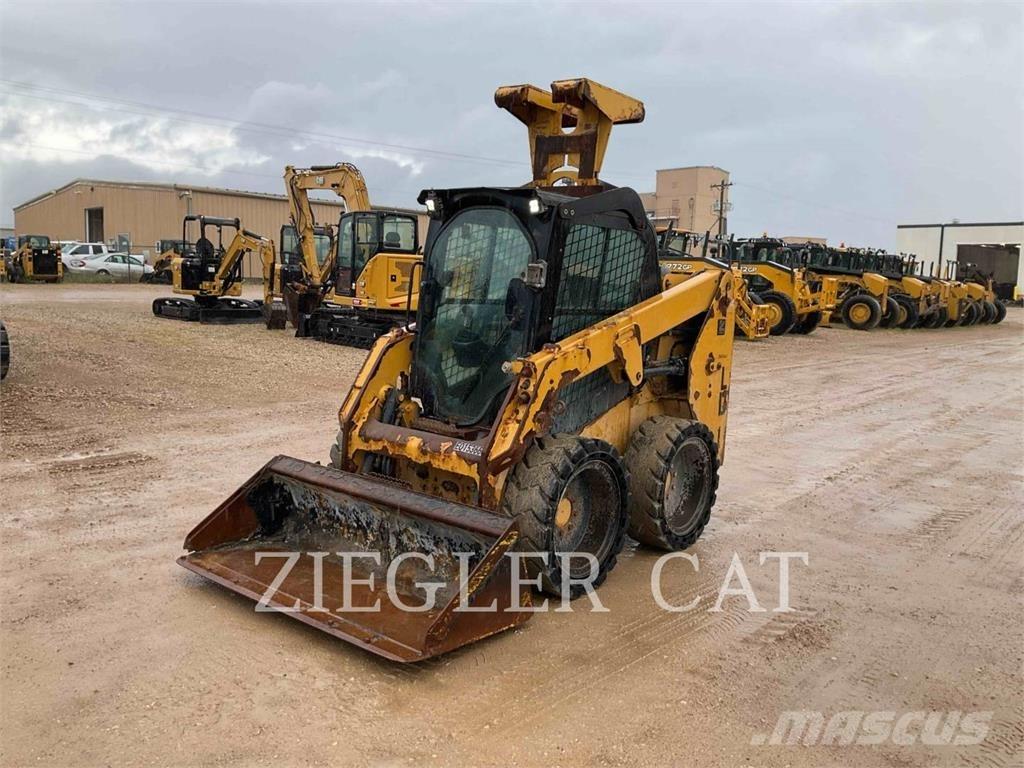 CAT 226D Smykem řízené nakladače