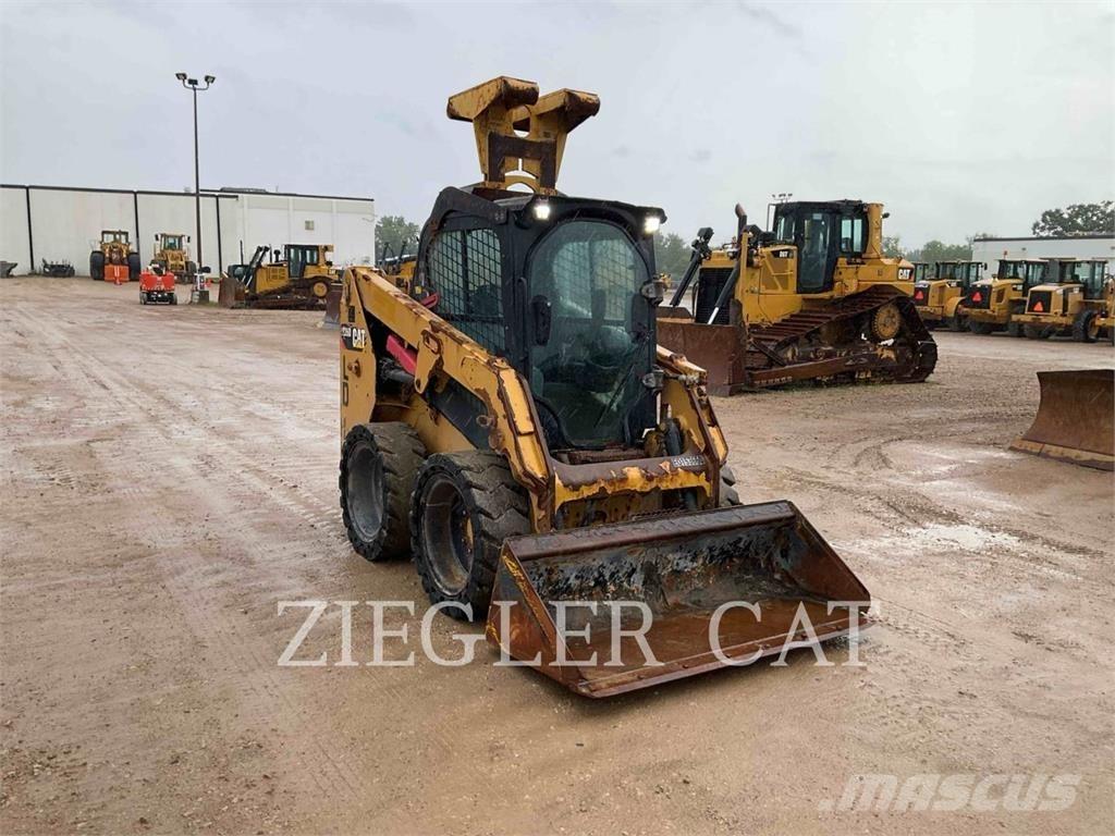CAT 226D Smykem řízené nakladače