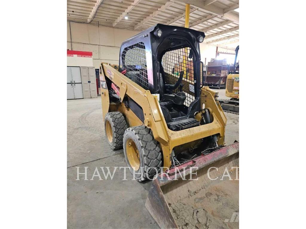 CAT 226D Smykem řízené nakladače