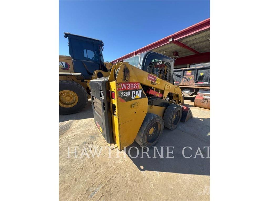 CAT 226D Smykem řízené nakladače