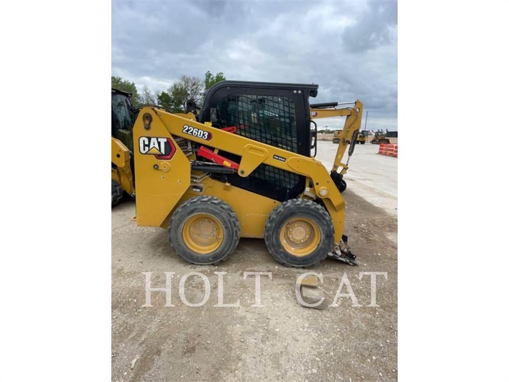 CAT 226D CAB Smykem řízené nakladače