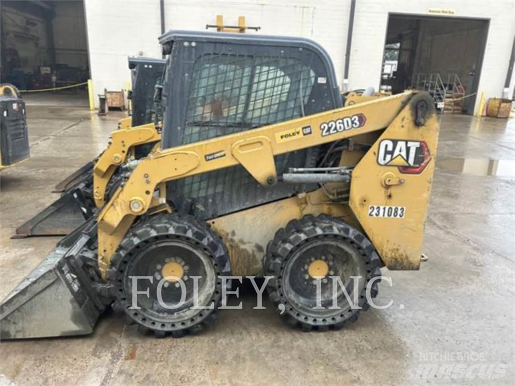 CAT 226D3 Smykem řízené nakladače