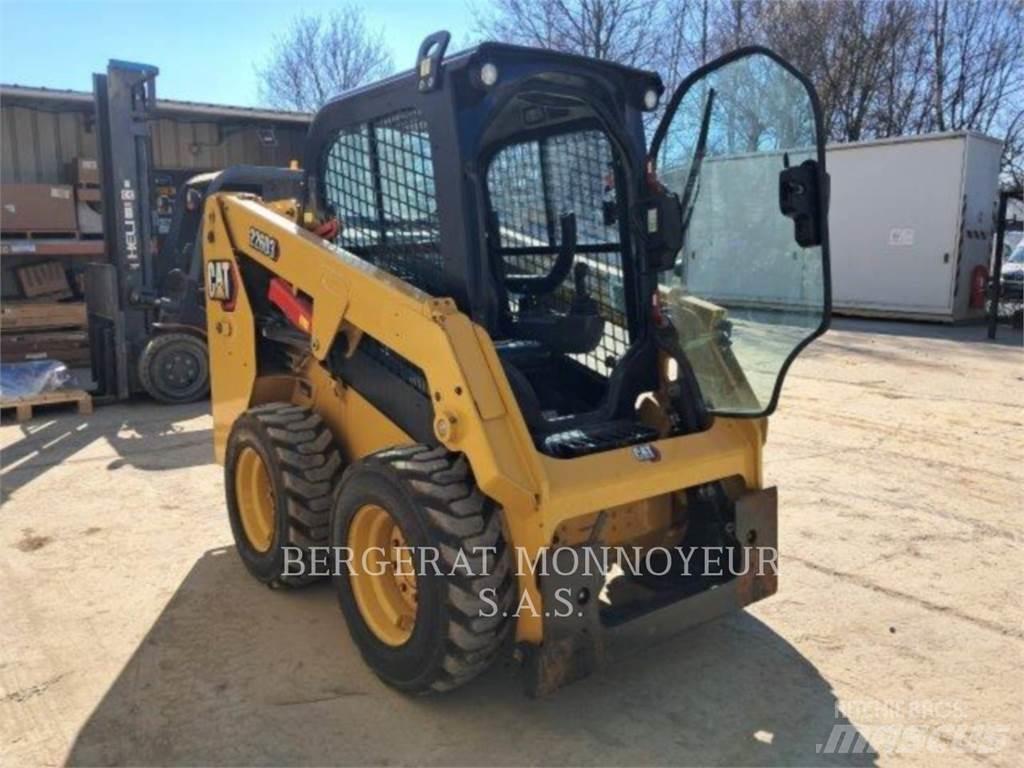 CAT 226D3 Smykem řízené nakladače
