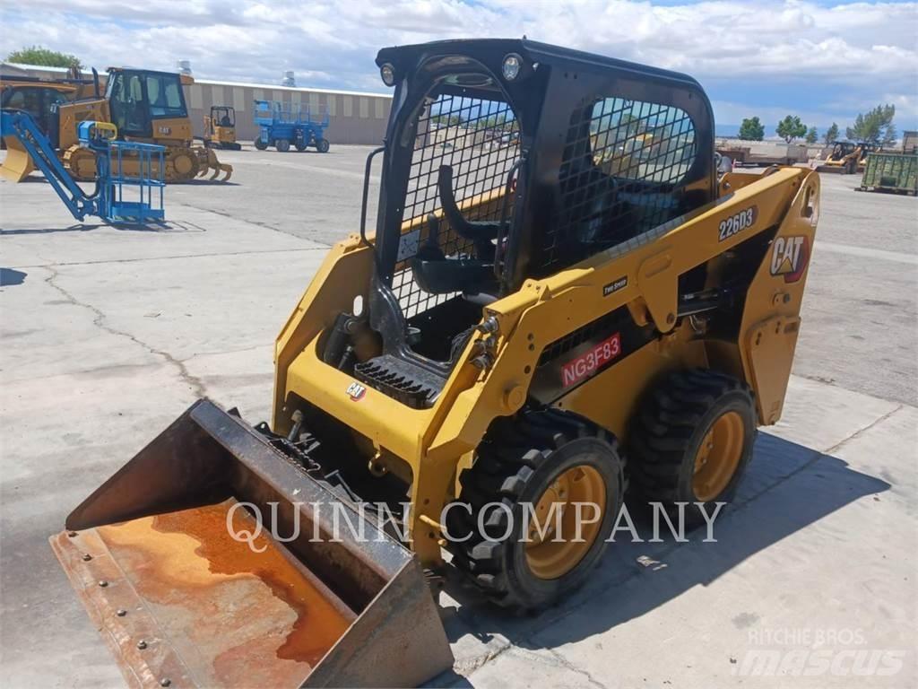 CAT 226D3 Smykem řízené nakladače