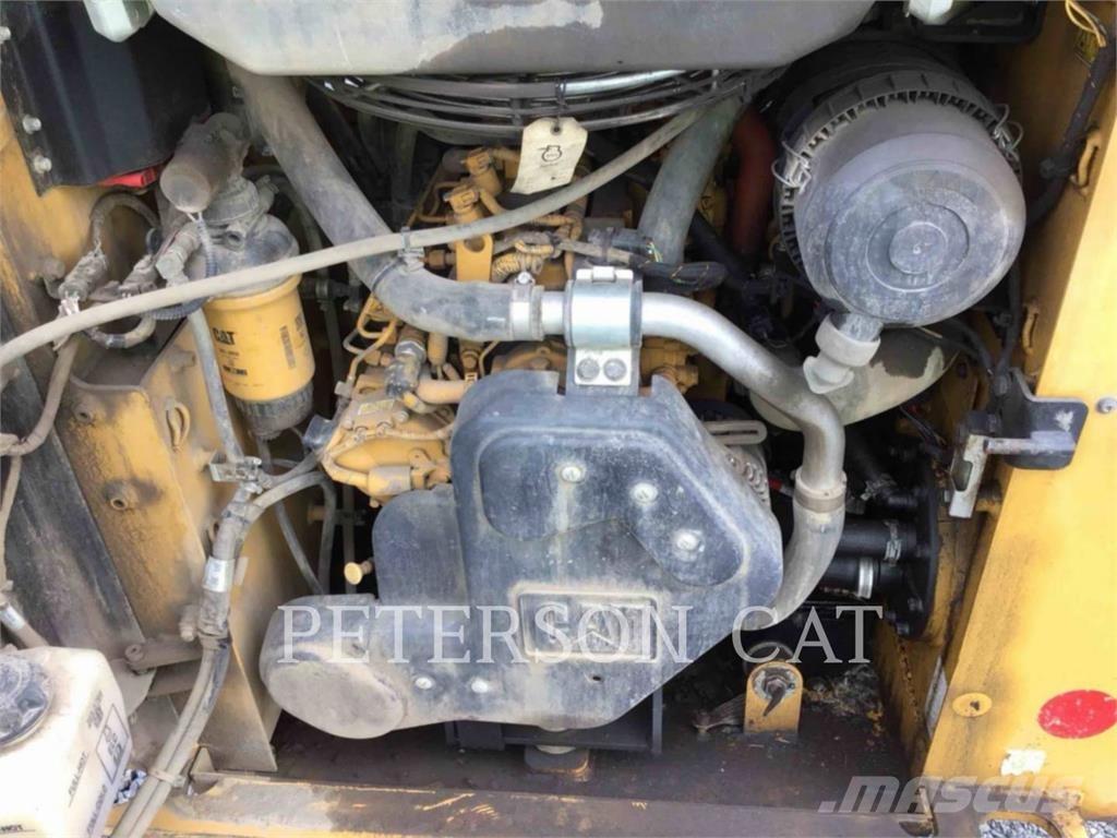 CAT 226D3 Smykem řízené nakladače