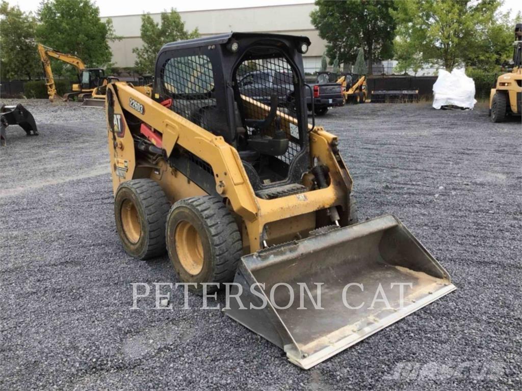 CAT 226D3 Smykem řízené nakladače