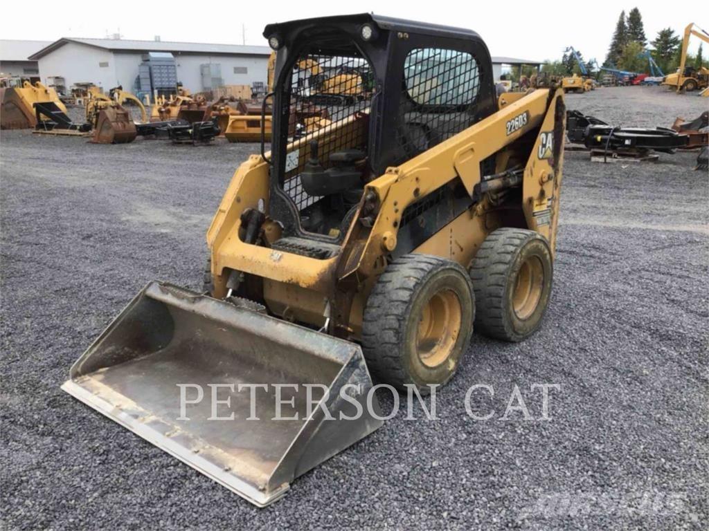 CAT 226D3 Smykem řízené nakladače
