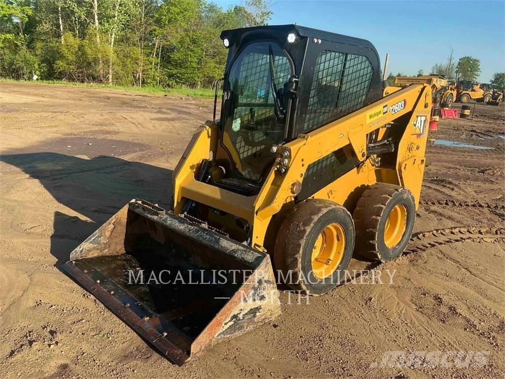 CAT 226D3 AQ Smykem řízené nakladače