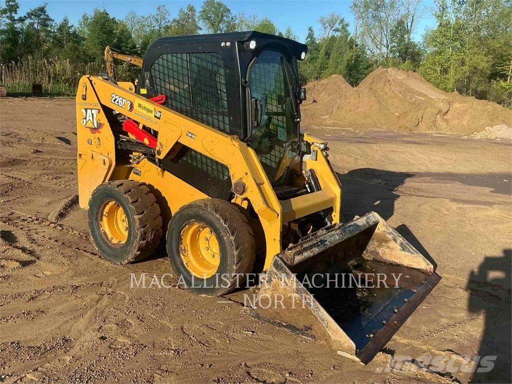 CAT 226D3 AQ Smykem řízené nakladače