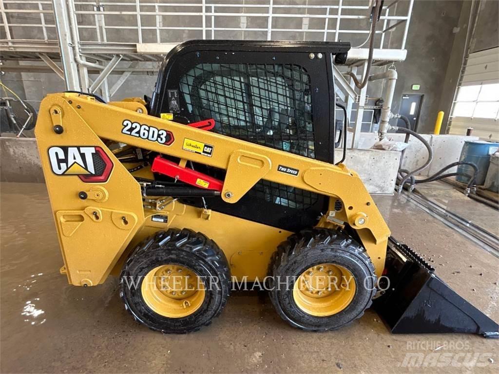 CAT 226D3 C3H2 Smykem řízené nakladače