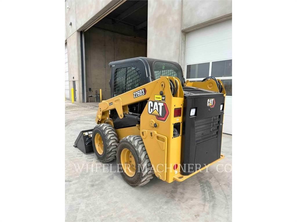 CAT 226D3 C3H2 Smykem řízené nakladače