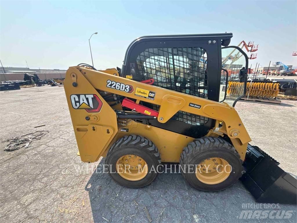 CAT 226D3 C3H2 Smykem řízené nakladače