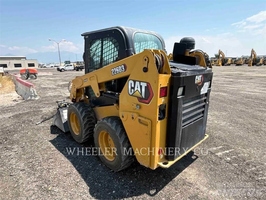 CAT 226D3 C3H2 Smykem řízené nakladače
