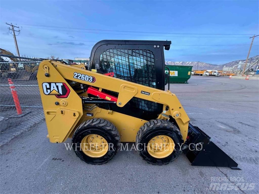 CAT 226D3 C3H2 Smykem řízené nakladače