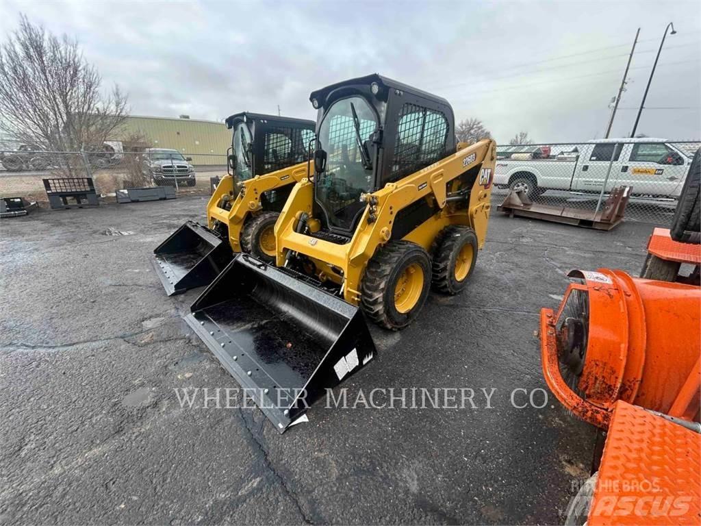CAT 226D3 C3H2 Smykem řízené nakladače
