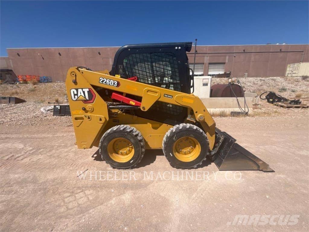 CAT 226D3 C3H2 Smykem řízené nakladače