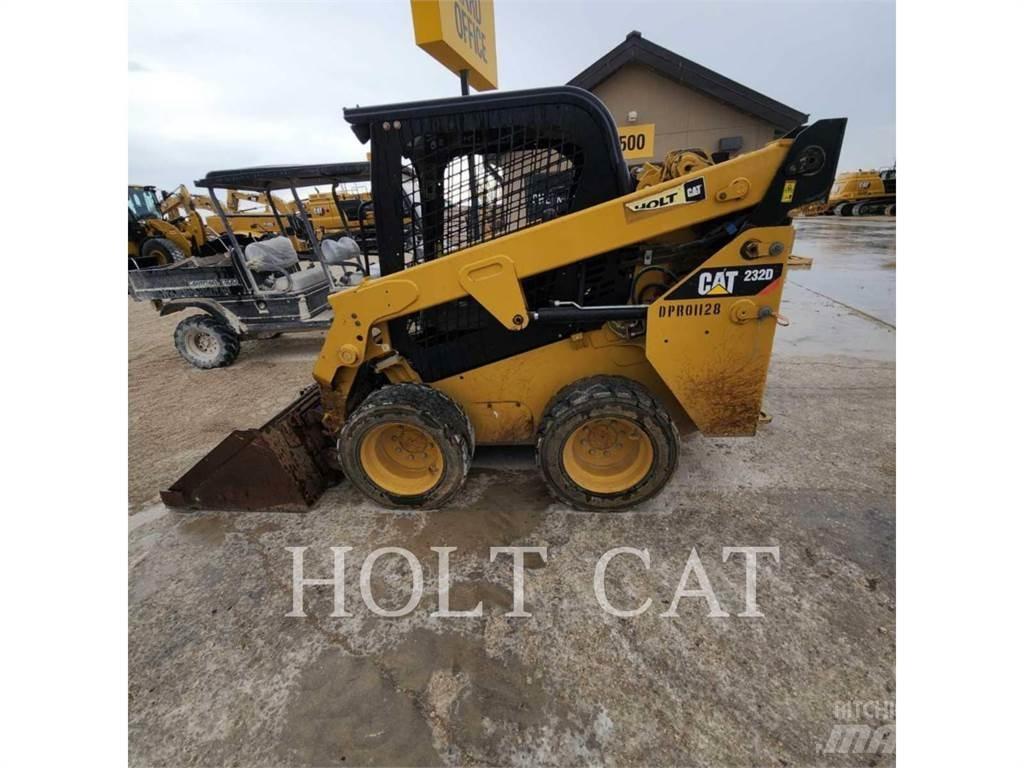 CAT 232D Smykem řízené nakladače