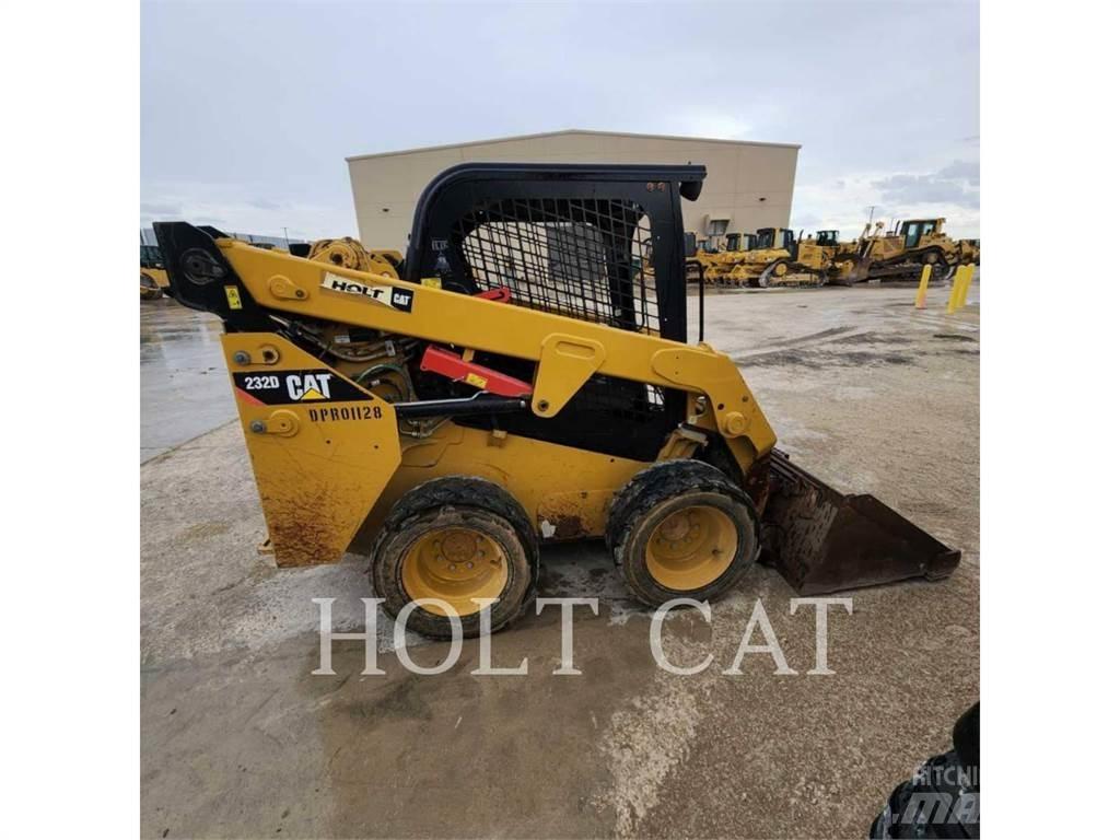 CAT 232D Smykem řízené nakladače