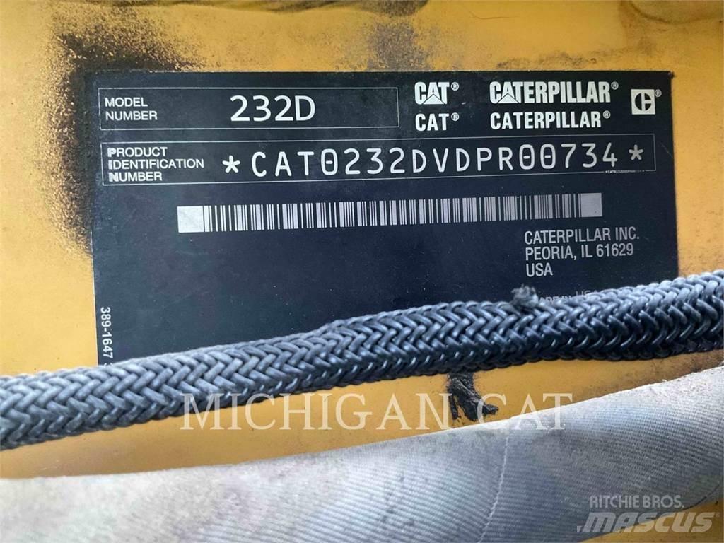 CAT 232D Q+ Smykem řízené nakladače
