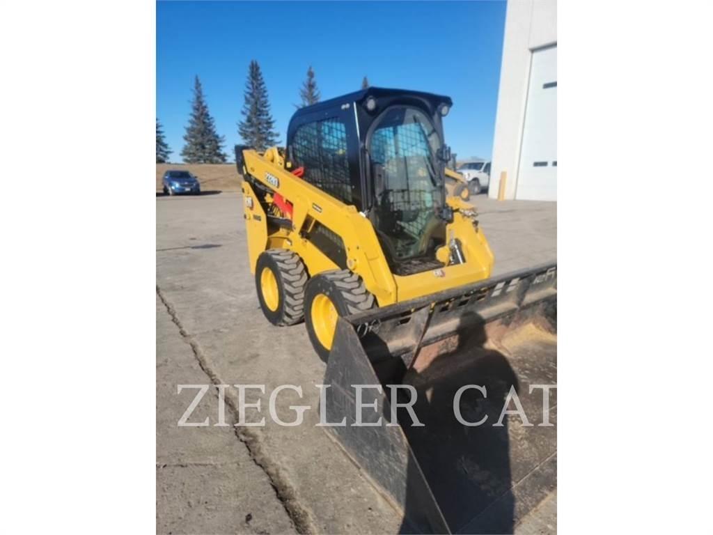 CAT 232D3 Smykem řízené nakladače