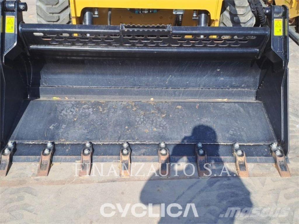 CAT 232D3 Smykem řízené nakladače
