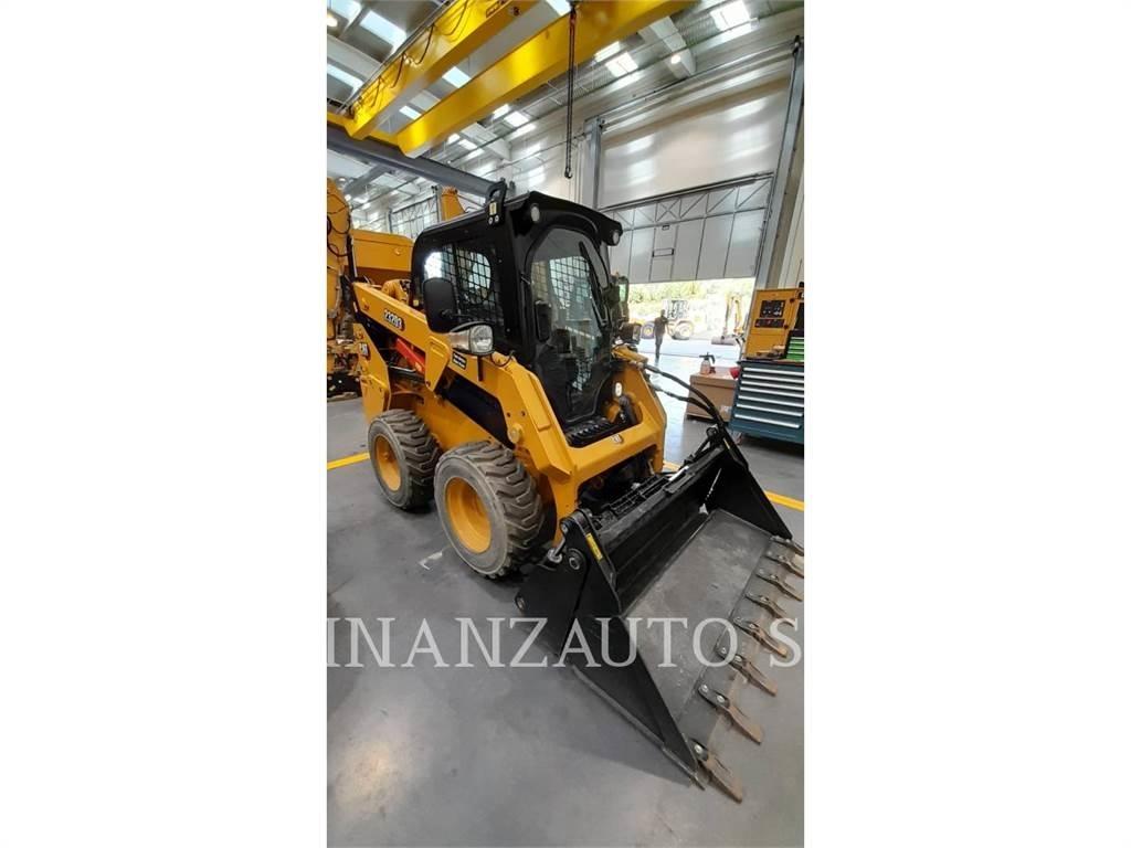 CAT 232D3 Smykem řízené nakladače
