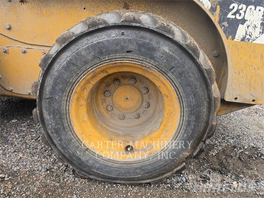 CAT 236 B SERIES 3 Smykem řízené nakladače