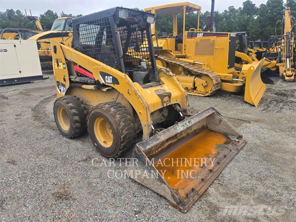 CAT 236 B SERIES 3 Smykem řízené nakladače