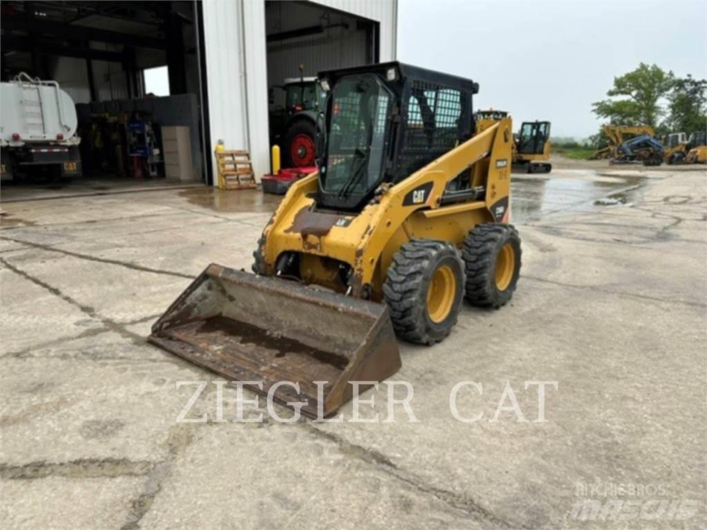 CAT 236B3 Smykem řízené nakladače