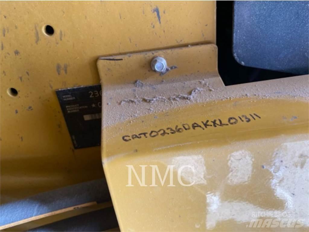 CAT 236D Smykem řízené nakladače