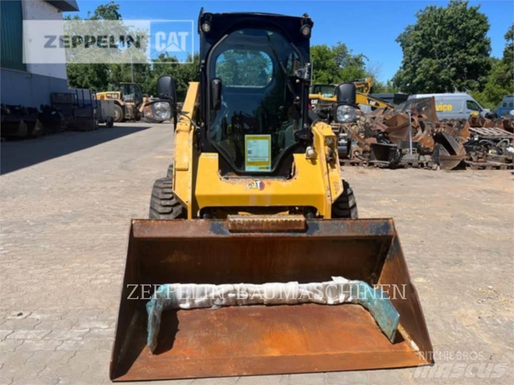 CAT 236D Smykem řízené nakladače