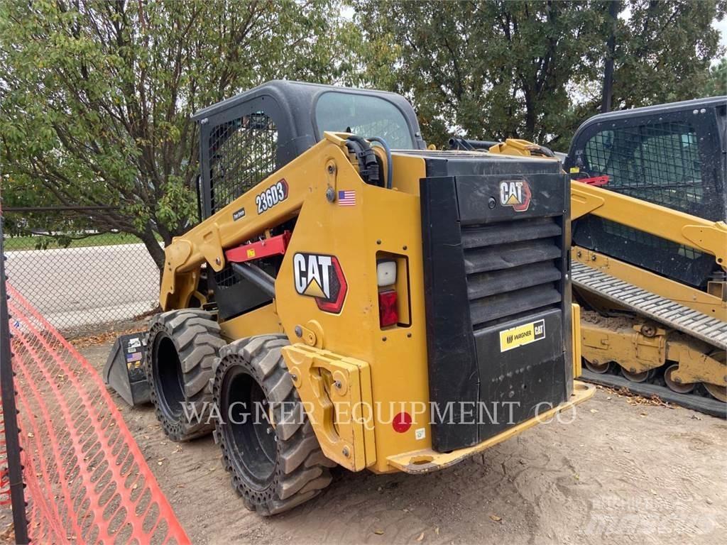 CAT 236D3 Smykem řízené nakladače