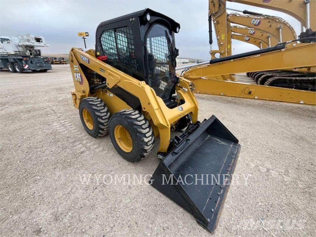 CAT 236D3 Smykem řízené nakladače