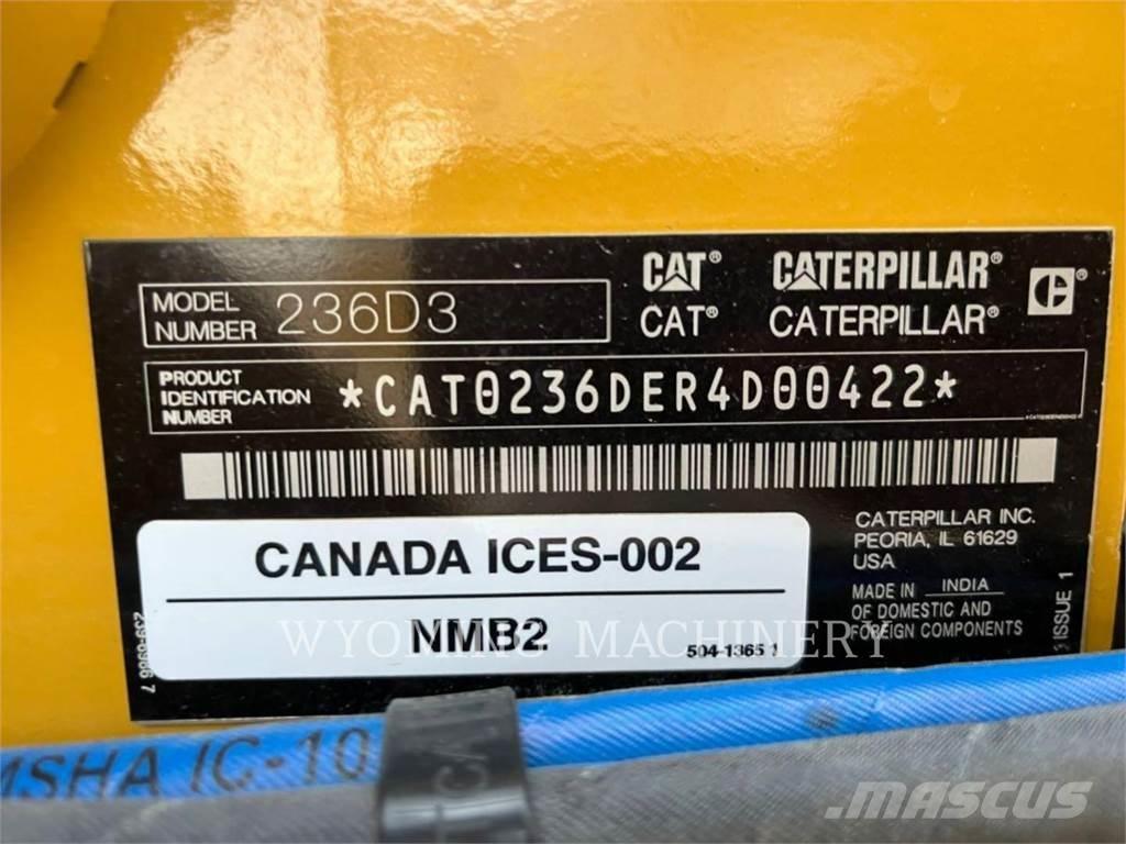 CAT 236D3 Smykem řízené nakladače