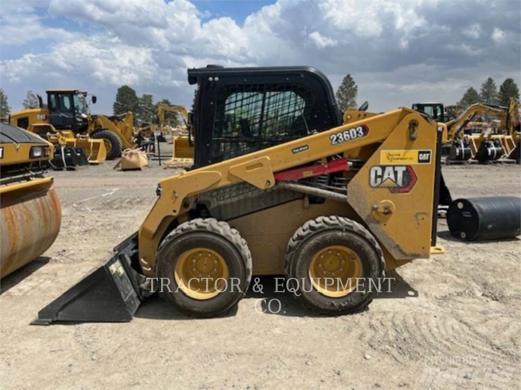 CAT 236D3 H2CB Smykem řízené nakladače