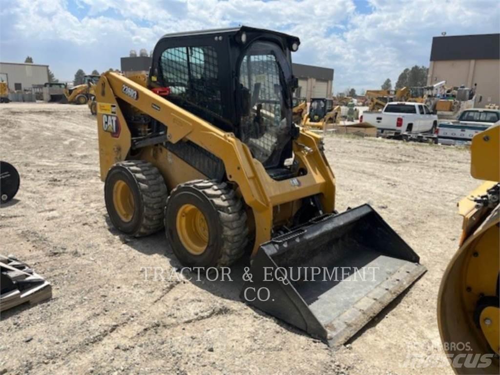 CAT 236D3 H2CB Smykem řízené nakladače